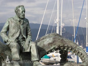 Monumento a Julio Verne no Porto de Vigo.